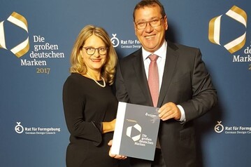 Die Marke Krumpholz Werkzeuge des Unternehmerehepaars Elke und Claus Krumpholz wurde bei der festlichen Design Gala 2017 vor 200 geladenen Gsten in die offizielle Liste der Groen Deutschen Marken aufgenommen.