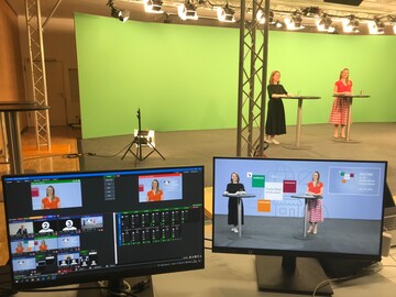 Marilyn Repp (rechts) vom Handelsverband Deutschland und Julia Uherek Bereichsleiterin Consumer Goods Fairs bei der Erffnung des Online-Events Future Retail.