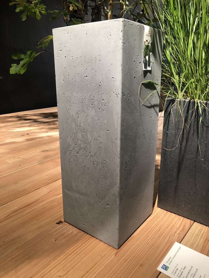 Scheurich kann Gefe! Der hohe C-Cube in Betonoptik macht sich auf jeder Terrasse gut (www.scheurich.de)