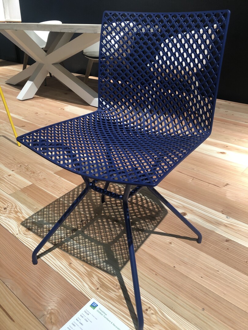 Und noch mal "italian style": Fuller von Gaber (www.gaber.it) stammt aus der Feder von Marc Sadler. Nettes Spiel mit dem Muster und dem Schatten.