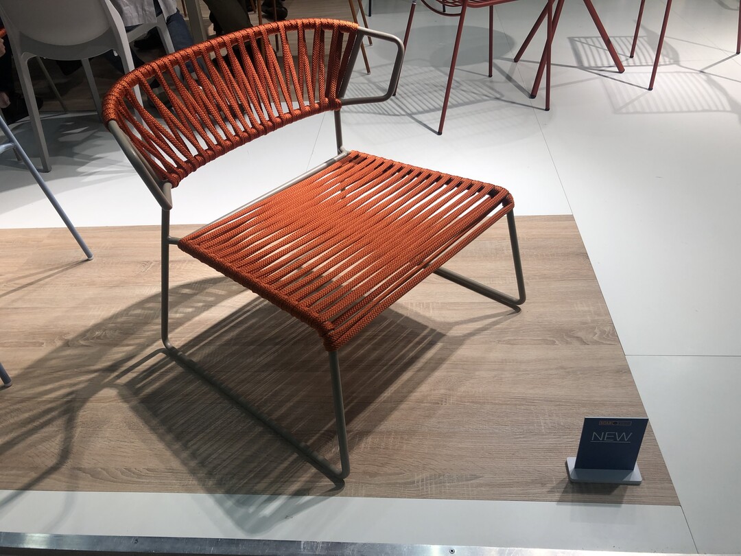 Hbsch, gell? Der Architekt Marcello Ziliani hat fr Scab diese Stuhlserie entworfen, die mit Seemannstau bespannt ist. Sehr cooles Design aus Norditalien (www.scabdesign.com)
