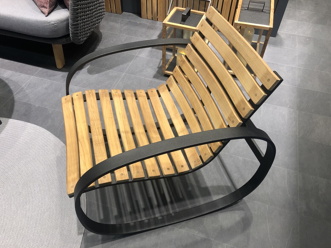 Was fr ein Schaukler: "Parc" von Cane-Line ist ein Produkt der dnischen Designer Foersom & Hiort-Lorenzen. Ziemlich cool. (www.cane-line.de)
