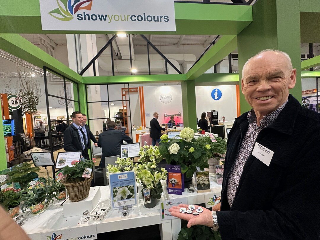 Jede Stimme zhlte: Jos van Lint von BIZZ Holland zeigt die Mnzen, mit denen das Fachpublikum ihre Favoriten whlen konnte. Er organisiert den niederlndischen Messeauftritt sowie den Show Your Colours Award.