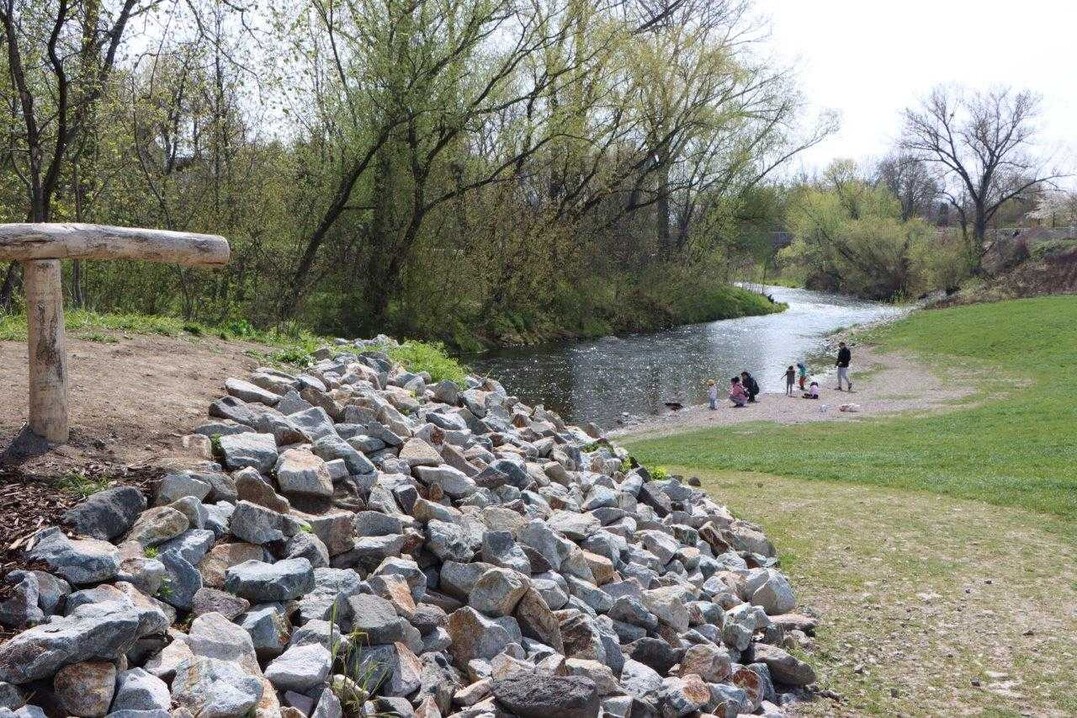  Der Nordpark macht die Gera zugnglich und schafft Naturspielpltze, die besonders beliebt sind. 