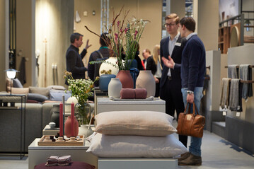 Angeregte Kundengesprche am Messestand von Blomus