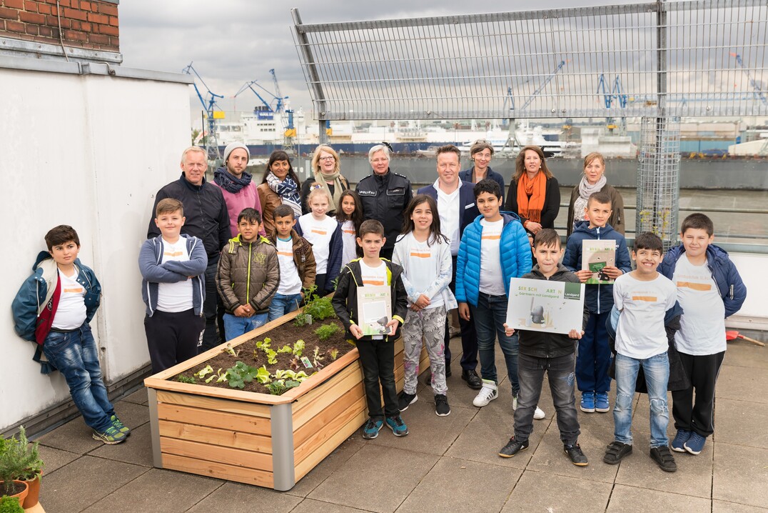 Eröffnung der ersten Anbausaison des neuen Projekts „Unser Schulgarten“ der Landgard Stiftung mit Schirmherrn Johannes B. Kerner und den Schülern der ABC- und der IVK-Klasse an der Hamburger Ganztagsschule St. Pauli