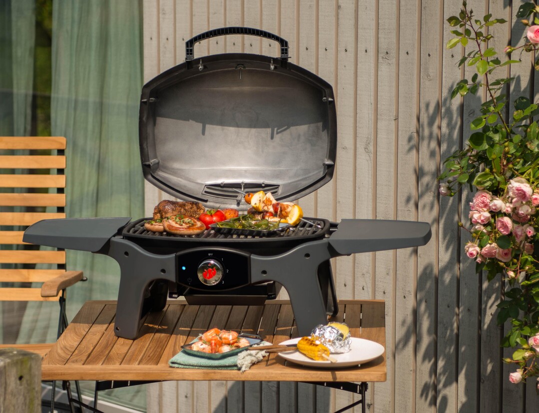 Mit dem neuen Elektrogrill E-Pantera bietet Landmann  zustzlich zu den Kompaktgasgrills dieser Serie  ein weiteres Modell an, das besonders 
mobil ist. 