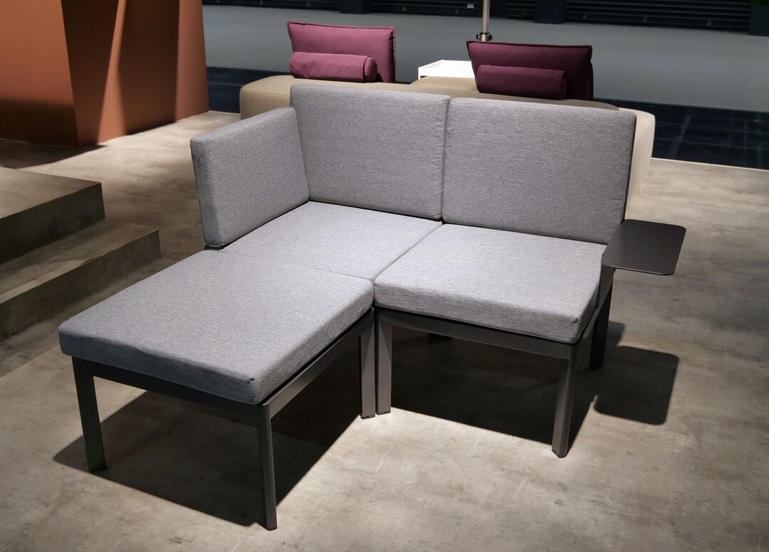 Lugo Loungesystem von Sieger - wandlungsfhige, kompakte Aluminium-Outdoor-Lounge, die einzelnen Module lassen sich schraubenfrei neu zusammenstecken.