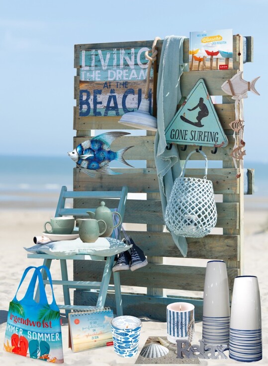 Tag am Meer: 
Serviette und Kerze: Ambiente Europe, Vasen: Goldbach, Bcher: Groh Verlag, Tasche: La Vida, Geschirr: Seltmann, restliche Accessoires: J-line
