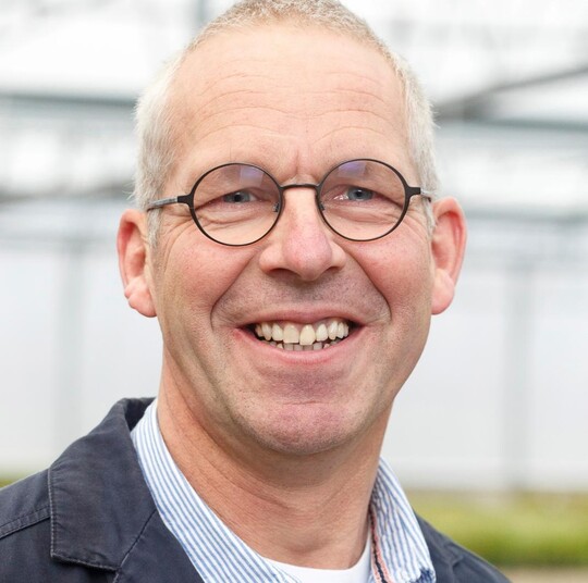Michael Seuthe ist Inhaber von vier Gartencenter-Standorten in der Hamburger Region. Er engagiert sich ehrenamtlich unter anderem als Vorsitzender des Ausbildungsausschusses beim Wirtschaftsverband Gartenbau Niedersachsen/Bremen. Gemeinsam mit Jens Schachtschneider ist er Initiator der Ausbildungsinitiative TAG-Top Ausbildung Gartenbau und Grnder der Pflanzenschule.