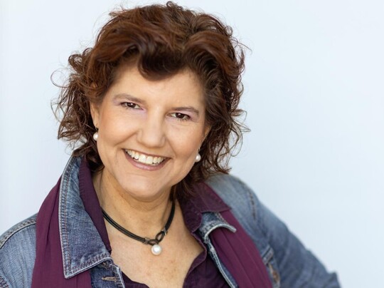 Miriam J. Hohenfeldt ist Beraterin und EnterTRainerin, mit den Schwerpunkten Vertrieb und Fhrungskrftecoaching im (Einzel-)Handel und der grnen Branche. Kontakt: www.network-angel.de