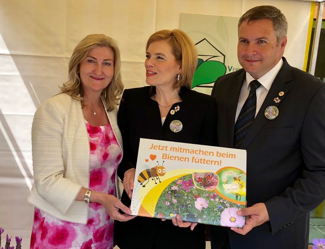 Den Startschuss zur Kampagne gaben Bundesministerin Julia Klckner (Mitte) und der Agrarminister Sloweniens Dejan Zidan im Beisein der VDG-Prsidentin Martina Mensing-Meckelburg (links)