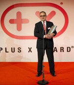 MTD-Vertriebsleiter Wolfgang Rill mit dem begehrten Award