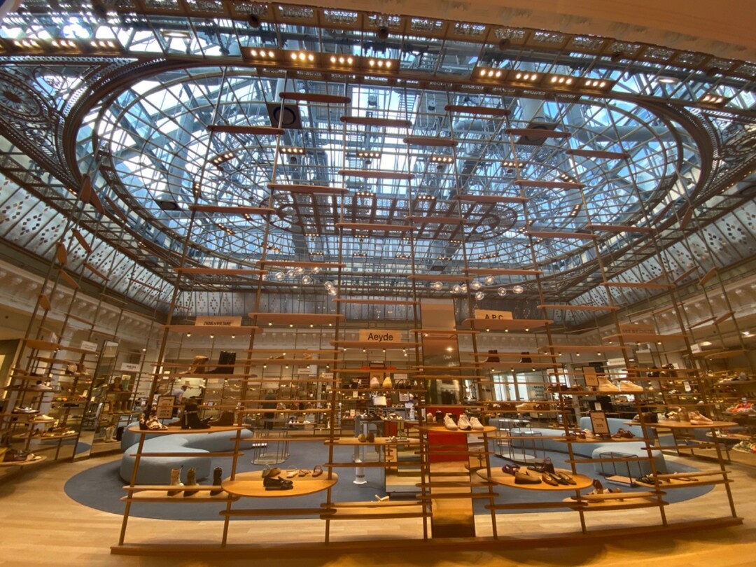 Die Reise fhrte durch die angesagten Luxus-Flagshipstores der franzsischen Landeshauptstadt.