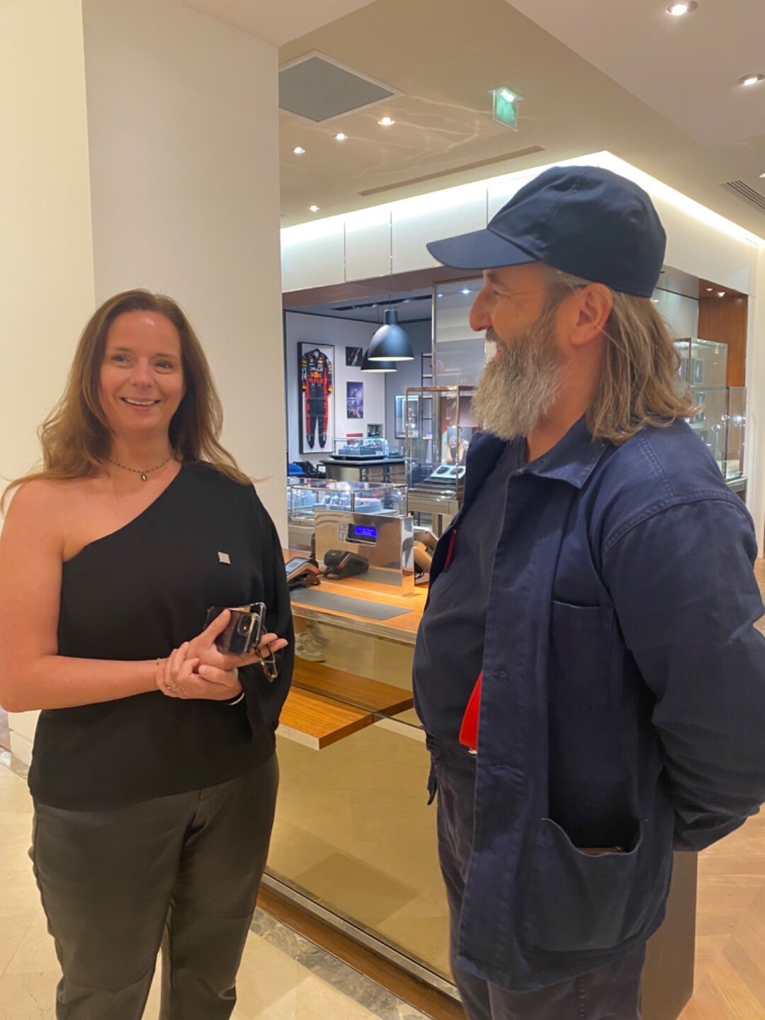 Klaus Schwitzke organisierte eine Fhrung durch den Privat-Shopping-Bereich des Luxuswarenhauses "Bon Marche".