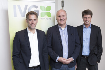 Von links nach rechts: Michael Reuter, Vice President Sales & Markets EMEA der Weber-Stephen Products (EMEA) GmbH, Matthias Hemme, Head of Business Unit Garden der Emsa GmbH, und Peter Baumann, geschftsfhrender Gesellschafter von Scheurich
