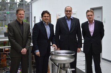 v.l.n.r.: Thorsten Rosebrock (Leiter Einkauf, Landmann), Andreas Krebs (Vors. Geschftsfhrer Landmann), Ralph Birmann (Geschftsfhrer Heibi), Michael Nlke (Leiter Vertrieb Heibi)