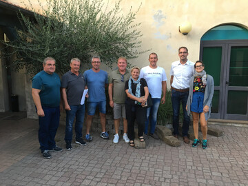 Der neugewhlte Regionalbeirat Italien. v.l.: Alessio Chiusi, Jochen Mewes (Vorsitzender), Sergio Borgna, Paolo Damonte, Lolita Damiano, Alessandro Veronesi, Giada Delfino. Mit im Bild: Uli Heufs (Erzeugermanagement, 2. v.r)