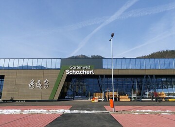 Das Unternehmen Schacherl - Gartenwelt und Gartenbau - umfasst eine Gesamtflche von rund 46.000 m2 