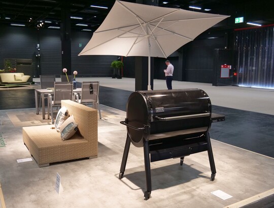Der Trend "Silver Society" beschreibt die lter werdende Gesellschaft und den Drang nach Generationen bergreifendem Design. Die Sensibilitt fr Gesundheit wchst und damit auch das Bedrfnis nach Entspannung und Erholung im eigenen Garten. Die Trendshow zeigte ergonomisch optimiertes und komfortables Design.