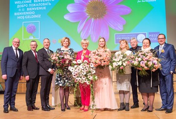  Feierliche Erffnung der IPM Essen 2020 mit vielen Prominenten, darunter
 Bundeslandwirtschaftsministerin Julia Klckner (4. von links) 