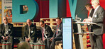 Auf dem Podium diskutierten
Dr. Frank Dornach (r.),
Vorstandsvorsitzender der
ServiceBarometer AG;
Norbert Pühringer (2. v. r.),
Partner der Team Retail
Excellence GmbH; Michael
Fuchs (2. v. l.) vom Marktforschungsinstitut
Konzept
und Markt; Dieter Grajer (l.),
Geschäftsführer Alfred
Kärcher GmbH & Co. KG, Erich
Huwer (3. v. r.), Geschäftsführer
Globus.