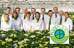 Sieben Zierpfl anzenbaubetriebe
produzieren seit Januar
2012 unter dem Zeichen
PlusPlants auf nachhaltige
Weise und wurden nun dafür
ausgezeichnet.