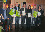 Bei den Fach-Garten-Center-Zertifizierungen ganz vorne
(von links): Martina Menzing-Meckelburg verlieh
die Preise an Christian Dinger (3. Platz), Henry Brockmeyer
(2. Platz), Eckhard und Grit Heinemann, Heiko
Rademacher und Katrin Gröbel, Geschäftsführer und
leitende Mitarbeiter, Gartencenter Grönfingers (1. Platz)