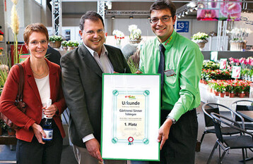 Kerstin und Andreas Sinner mit Thomas Weng, Controlling-
Fachberater der NBB egesa