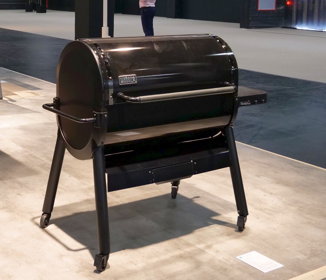 SmokeFire Stealth EPX6 von Weber - der Holzpelletgrill mit einem Temperaturbereich von 95 bis 315 Grad Celcius bietet vielfltige Mglichkeiten fr die Zubereitung: Grillen, Ruchern, Rsten, Dmpfen...