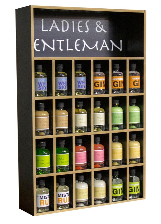 Gourmet Berner steht seit ber 25 Jahren fr Feinkost als Geschenkartikel  vom Dip-Gewrz ber Tees bis hin zu Senfkreationen. Dabei bilden Likre nach wie vor den Kern der Marke. Bei Ladies & Gentleman kommen Gin, cremige Likre oder Whisky in kleinen Flschchen daher. Die Form der kleinen Apothekerflasche, die Farbigkeit der Etiketten und ein UVP von 6,95 beziehungsweise 7,95?Euro machen das Produkt geschenktauglich. Der Setzkasten fr sechs mal vier Flaschen oder die 3er-Packs im Kraftkarton betonen den To-go-Charakter am POS.