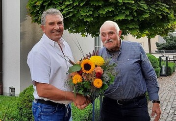 Reiner Hpken dankte Kurt Scherdi fr die langjhrige gute Zusammenarbeit im Vorstand. 