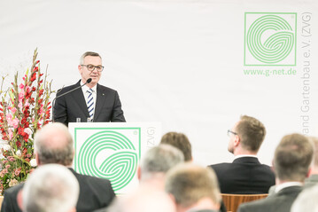 Jrgen Mertz wurde in der Mitgliederversammlung des ZVG mit berzeugender Mehrheit fr weitere drei Jahre als Prsident des ZVG wiedergewhlt.